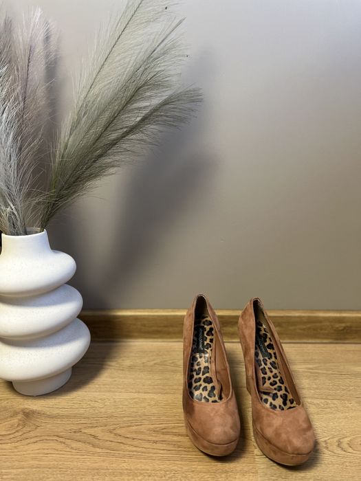 Велурени платформи / обувки с висок ток