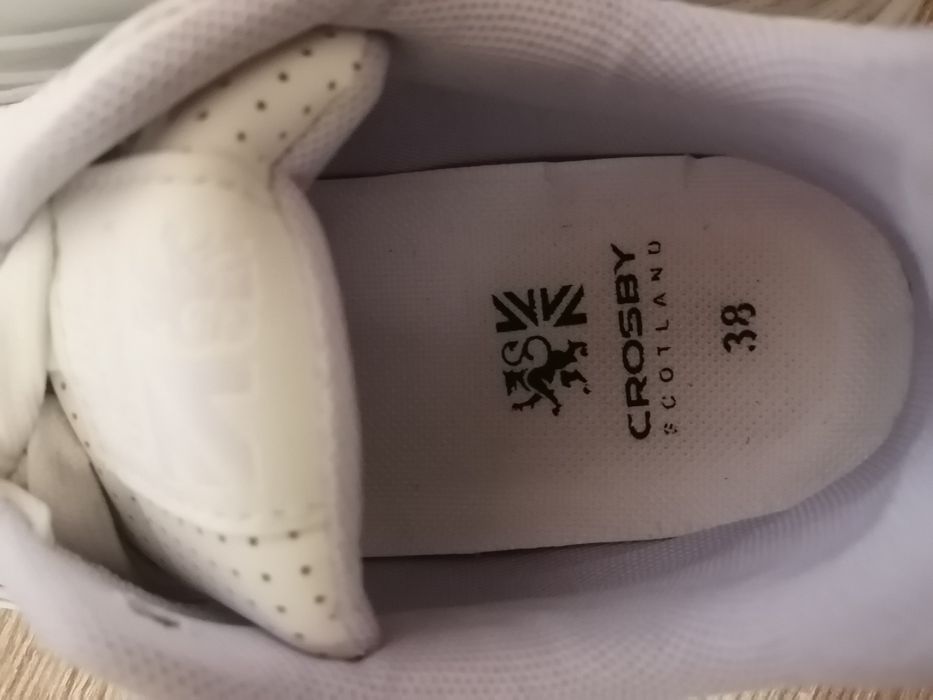 Кроссовки женские 38р