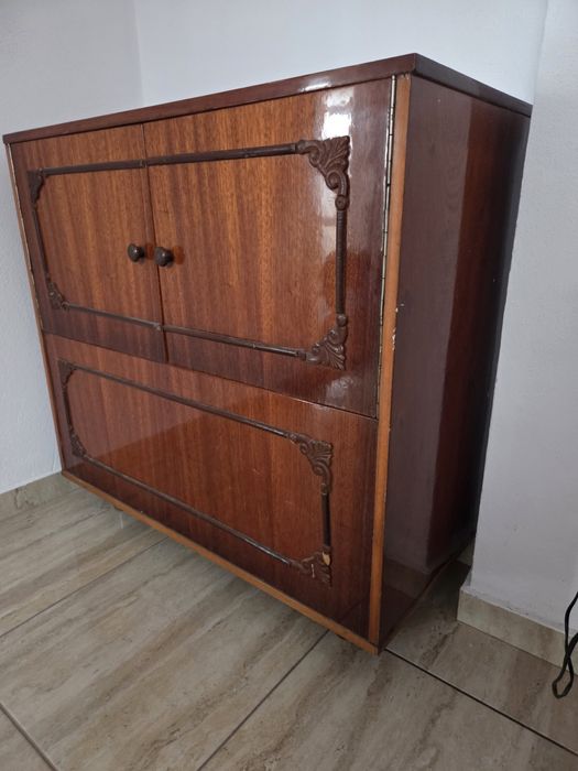 Comoda mobila veche tip lada