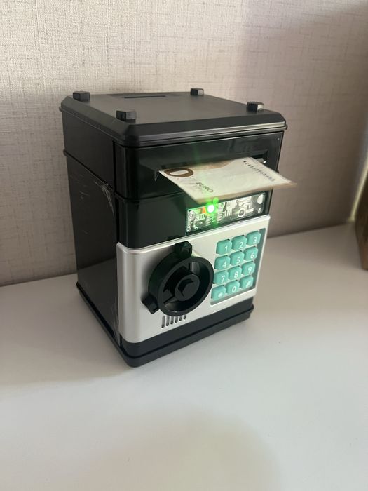 Касичка сейф Moneybox 23545 – с ПИН код, черен цвят