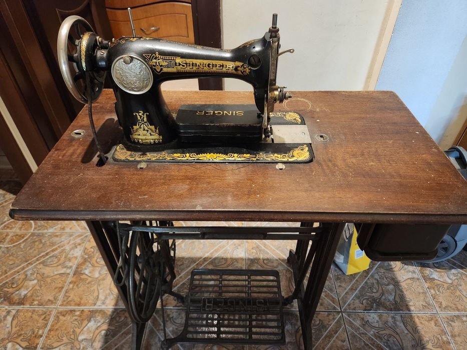 Masina de cusut singer  funcțională!!