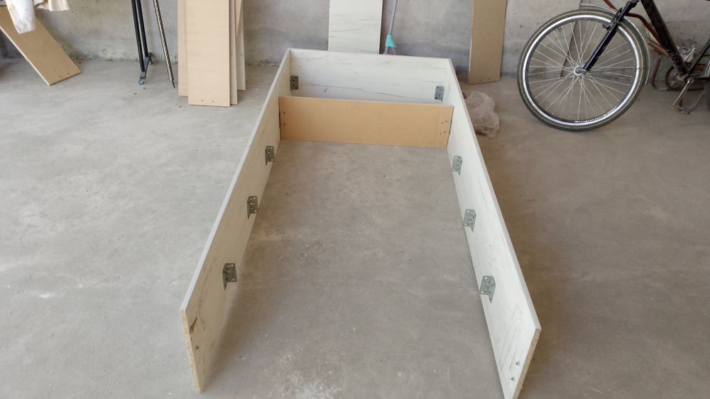 Бир кишилик 2 та кроват