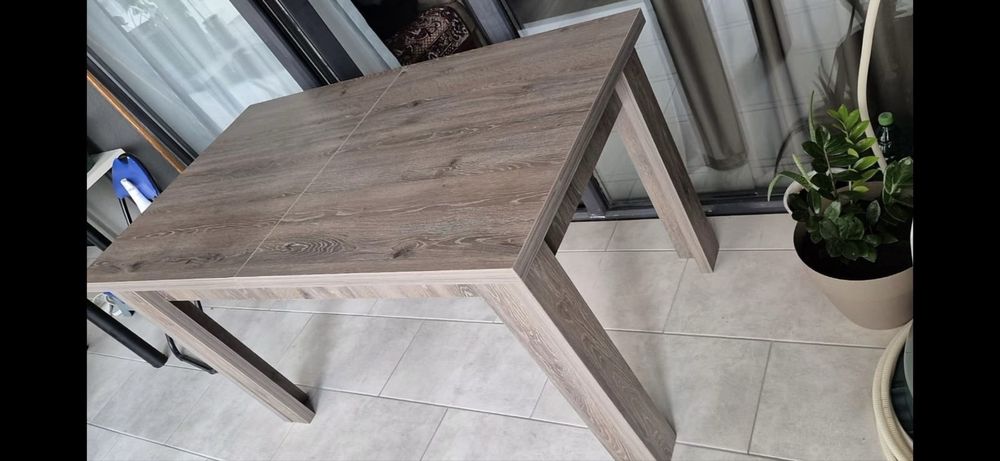 Vand masa living extensibila si canapea extensibila