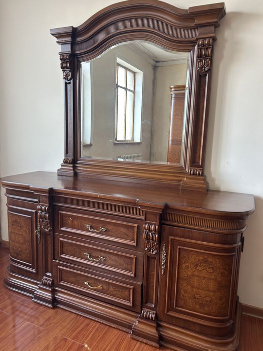 Продается спальный гарнитур