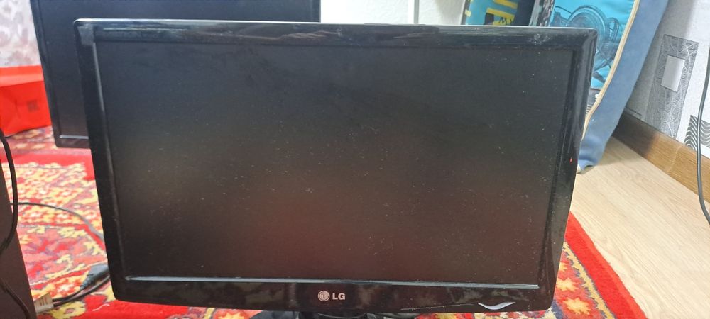 Монитор LG 18.5'