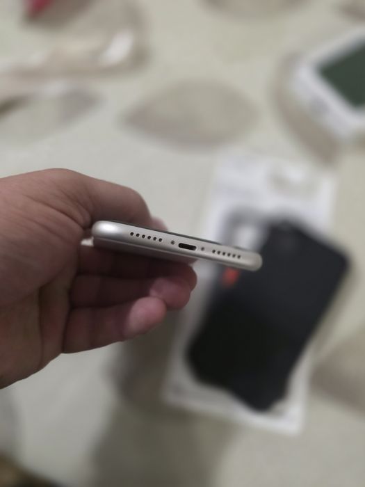 iPhone 11 - 64gb.