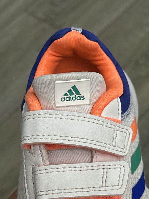 Продам кроссовки Adidas на мальчика 25 размер
