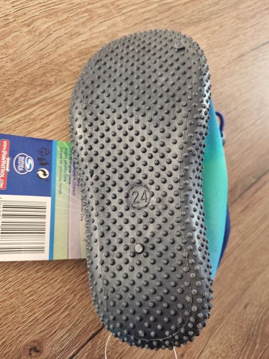 Обувки за плуване, номер 24