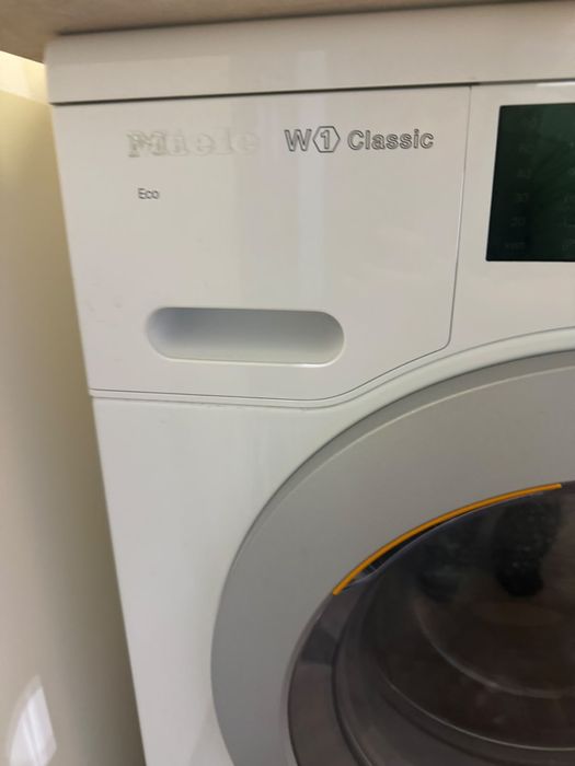 Продам стриальную машину Miele