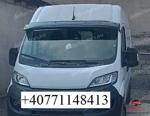 Deflector pe parbriz/parasolar pentru mașină