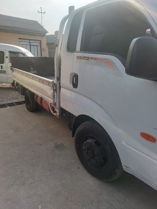 Кия бонго 1.2 сотилади