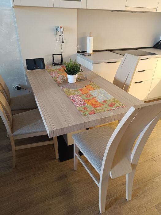 4бр.стол за хранене масивно дърво.Цвят Сонома.