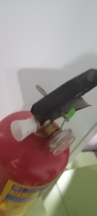 Автомобильный огнетушитель новый