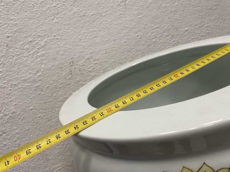 Огромна порцеланова кашпа