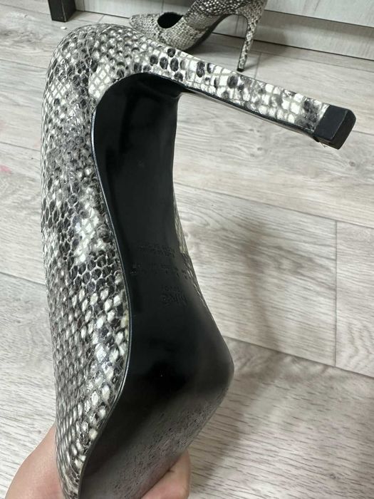 Продаются туфли на каблуке