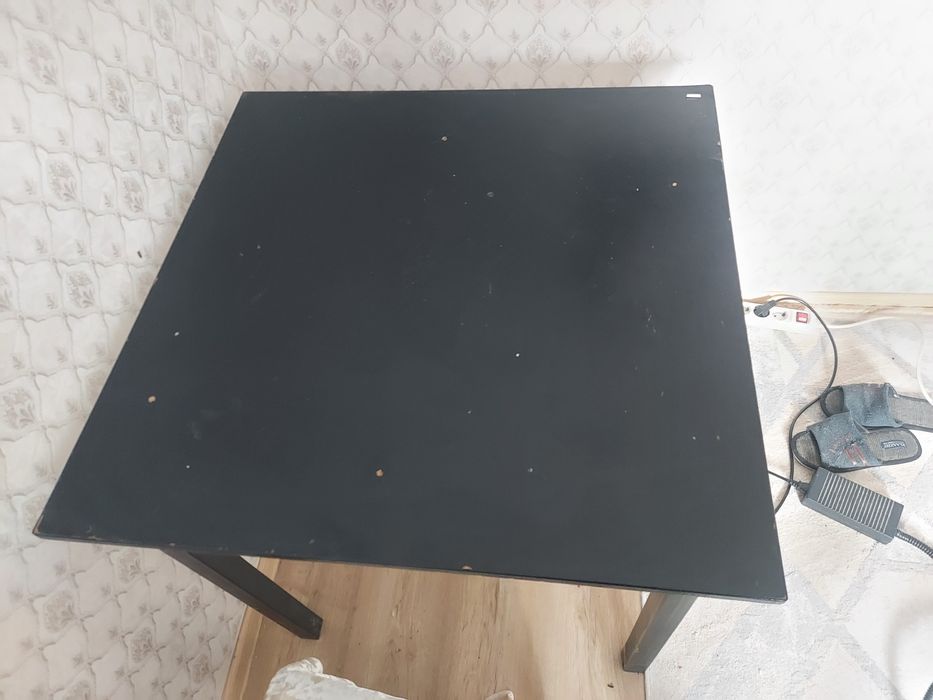 Чёрный письменный стол, компактный