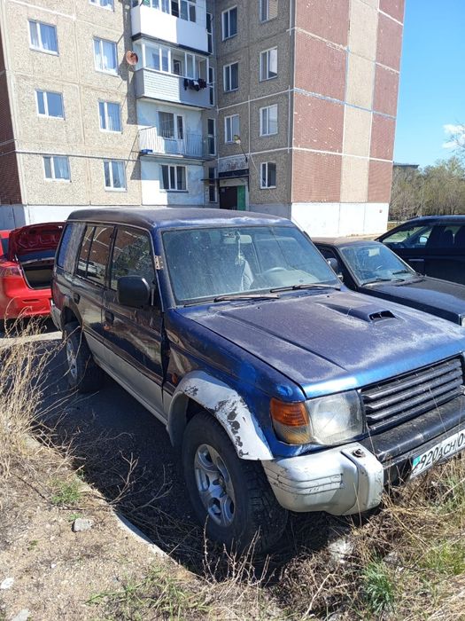 Машина Mitsubishi pajero 2