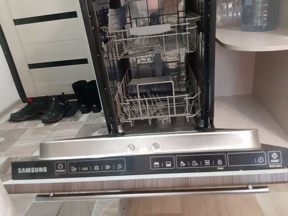 Посудомоичная машина