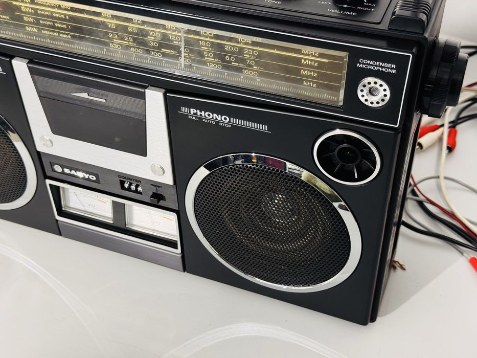 Boombox/radiocasetofon SANYO M4500KE ,vu-metre,sunet foarte bun,Japan