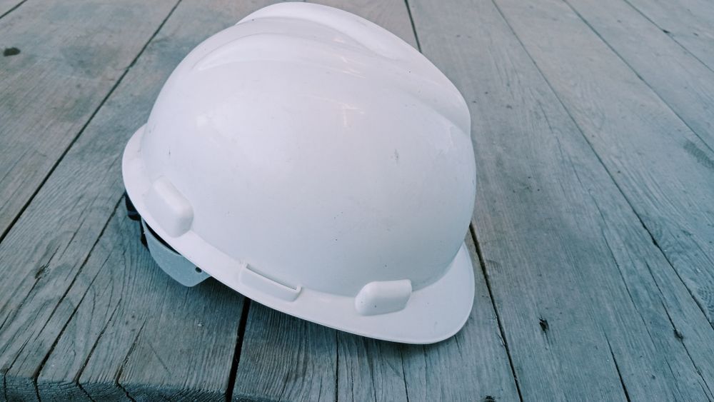 Каска белая навая