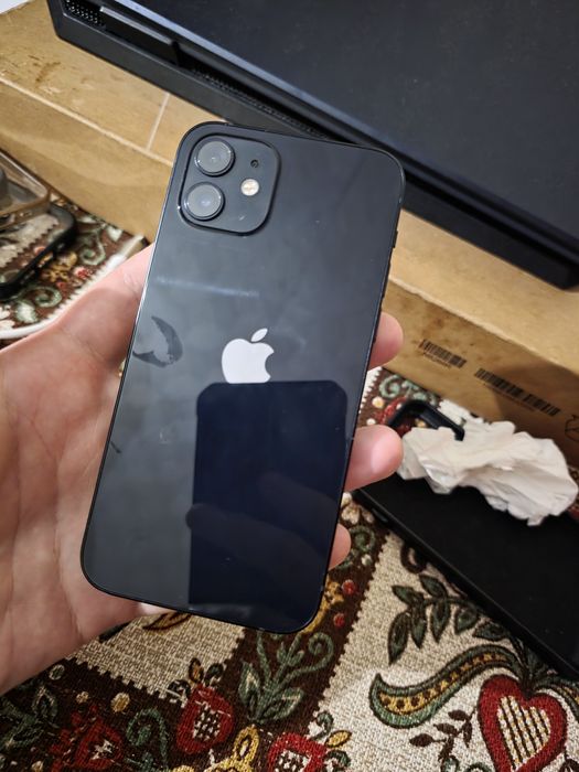 Vand Iphone 12 nelovit, 80% sanatatea bateriei+4 huse si folie