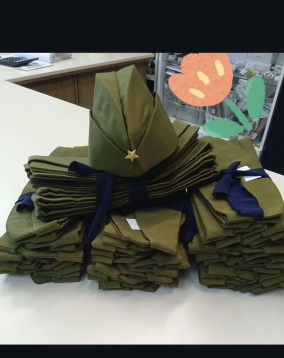 Продам пилотки и галстуки