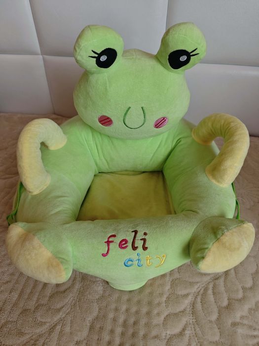 Барбарон за бебе Жабка с играчки, закачени на арка отпред