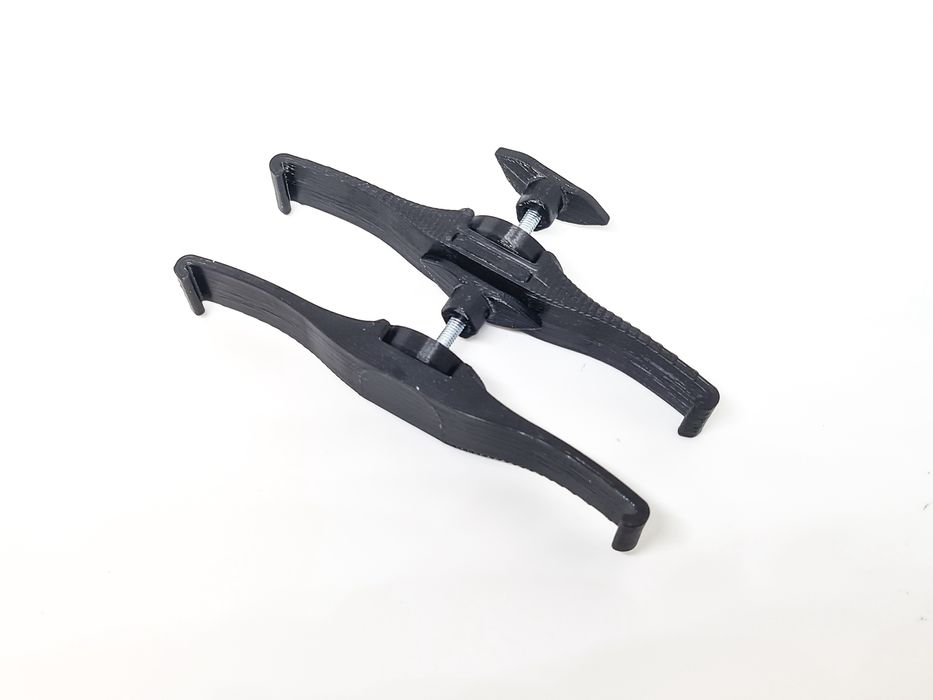 Suport magnetic numar inmatriculare pentru grila fagure Audi rs a4 a6