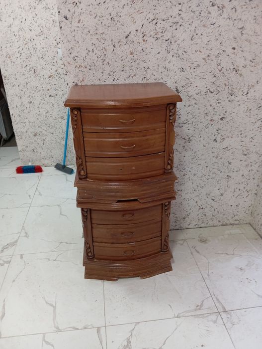 Продам мебель 2шкафа и 2 тумбы