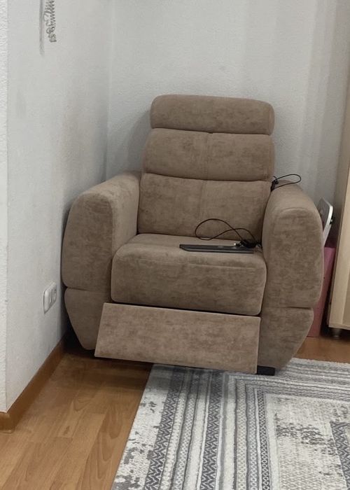 Кресло коричневый удобный