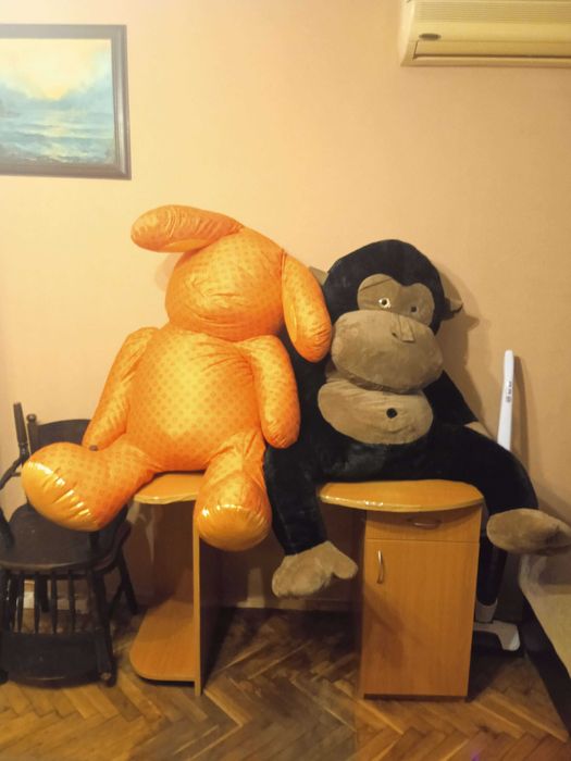 Големи плюшени играчки в отлично състояние! (Маймуна и заек)