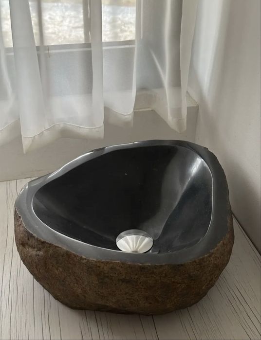 Vindem lavoare din piatra naturala