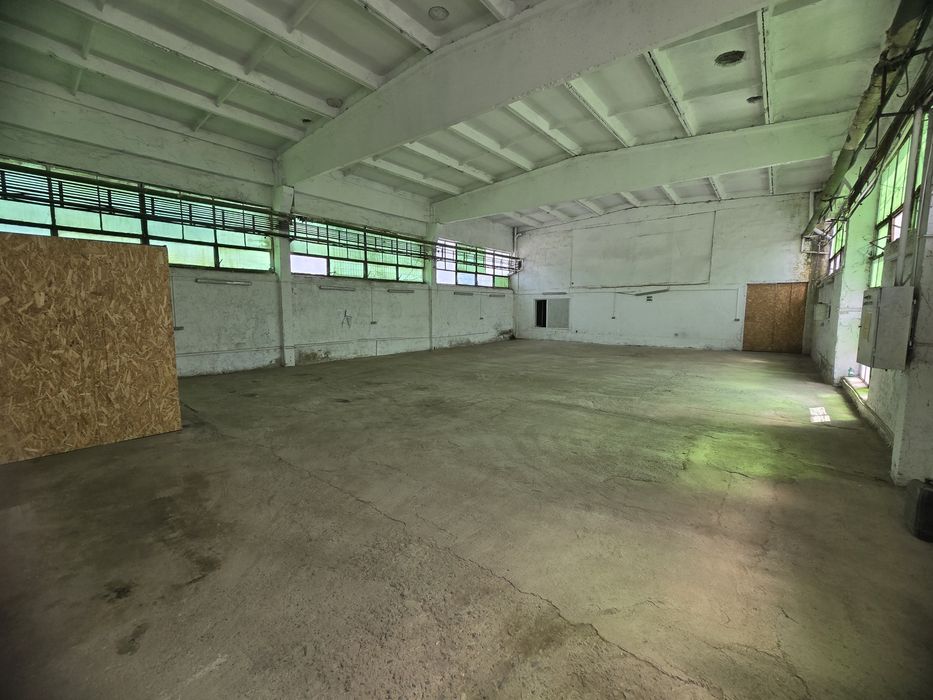 Hala de Inchiriat - 210 Mp
