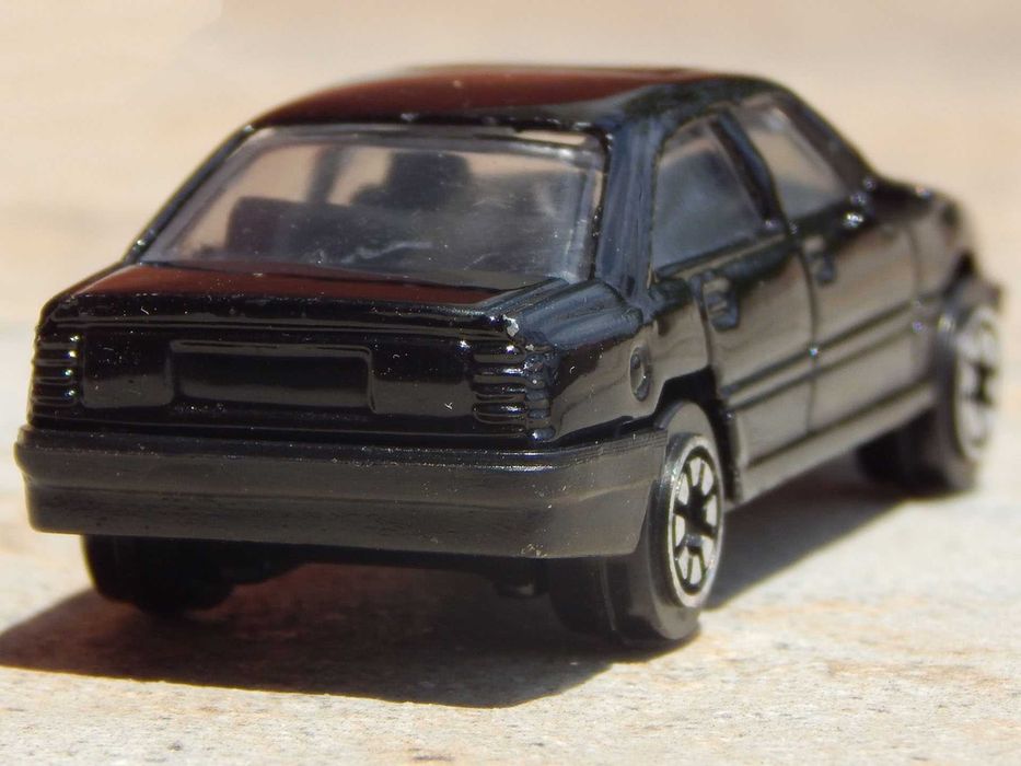 Macheta Opel Omega A (Vauxhall Carlton) sc 1:64 negru