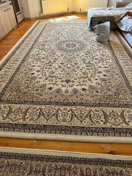 Ковер в отличном состояний