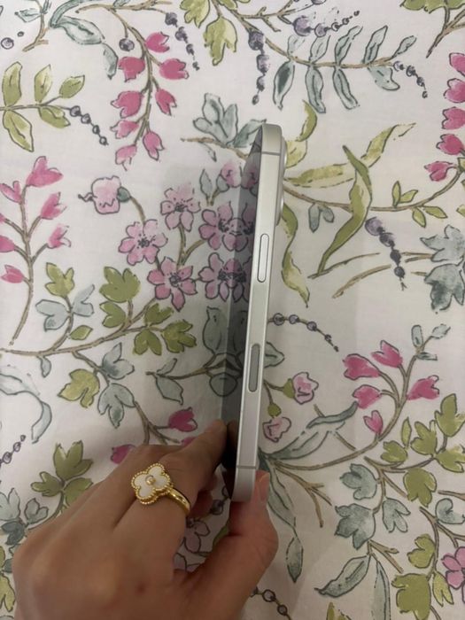 Продам айфон 16 128 гб в идеале