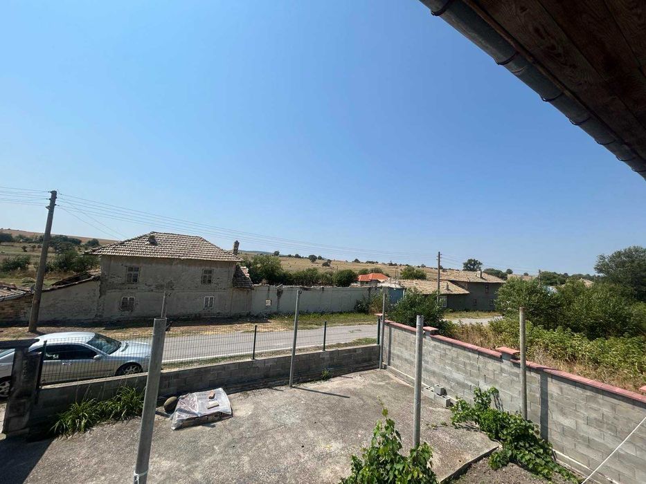 Двуетажна къща, с. Еленово