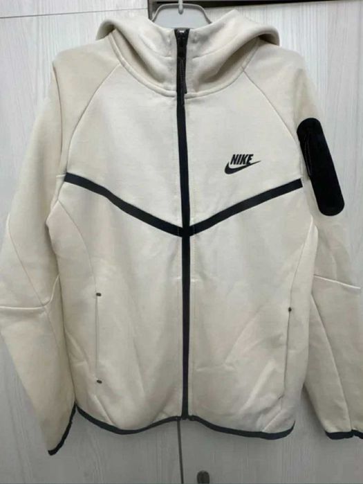 Суичър Nike Tech Fleece – размер 152