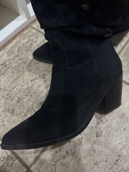 Ботинки-казаки, черные замшевые