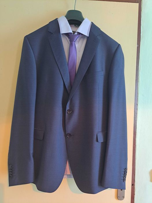 Мъжки костюм( сако,панталон, риза и вратовръзка)