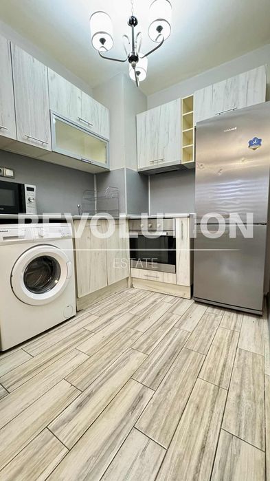 Дава се под наем Двустаен апартамент в Пловдив, Център - 72 кв.м за 460 € - Снимка #1