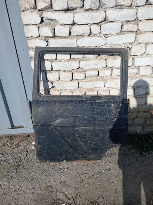 Дверь газ 21 задняя