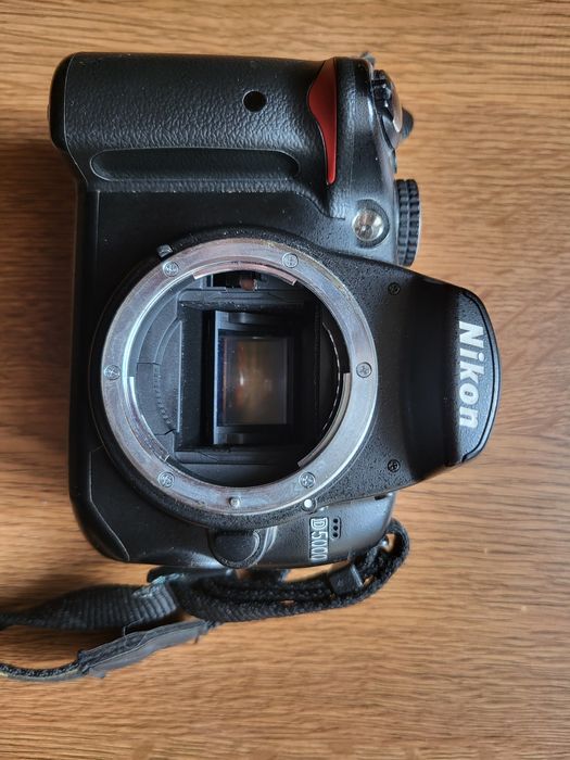 Camera Nikon D5000