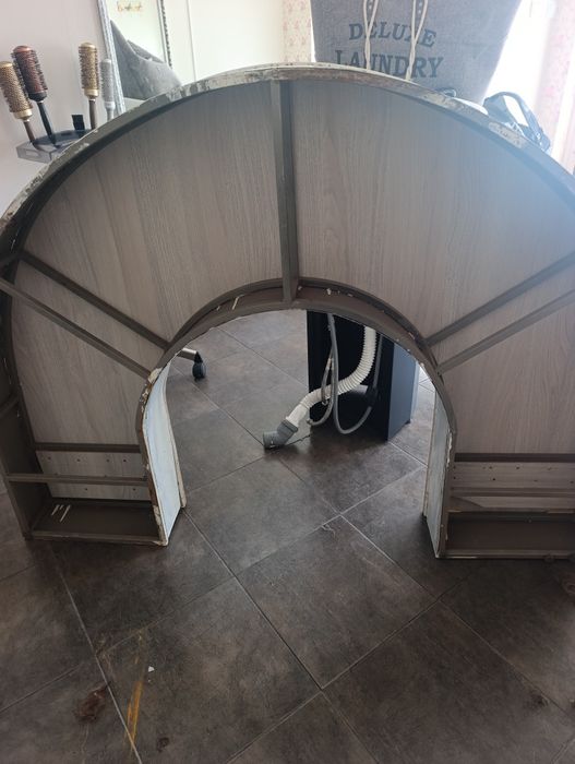 Подиум- дъговиден