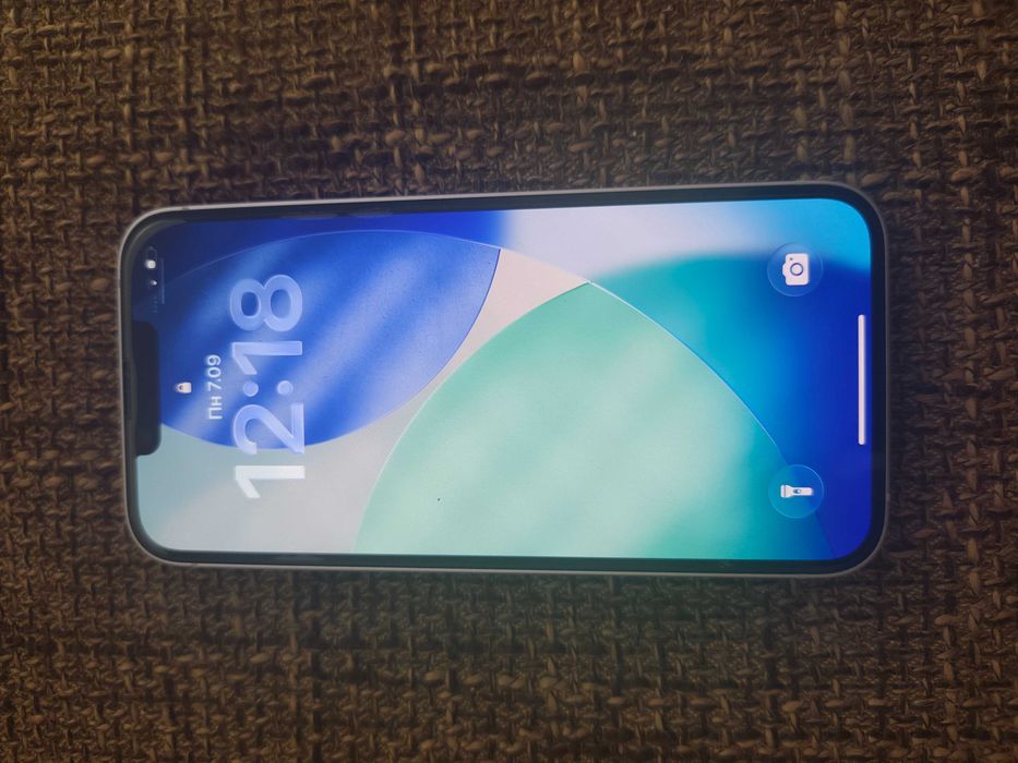 Продавам iPhone 14 в перфектно визуално и техническо състояние!