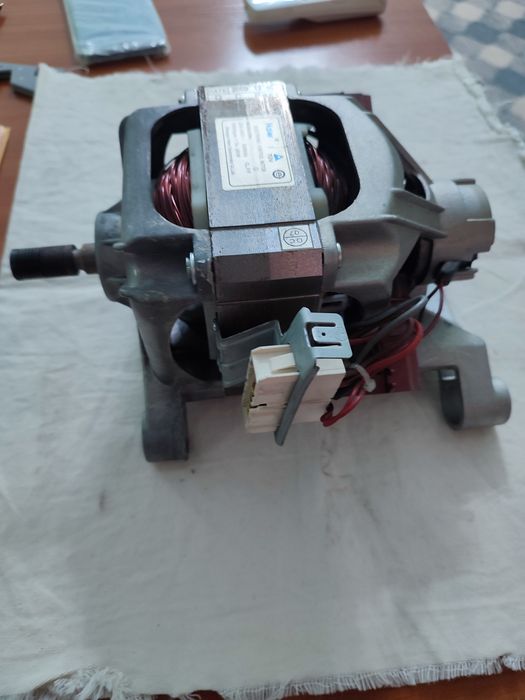 Продам рабочий мотор от стиральной машины.