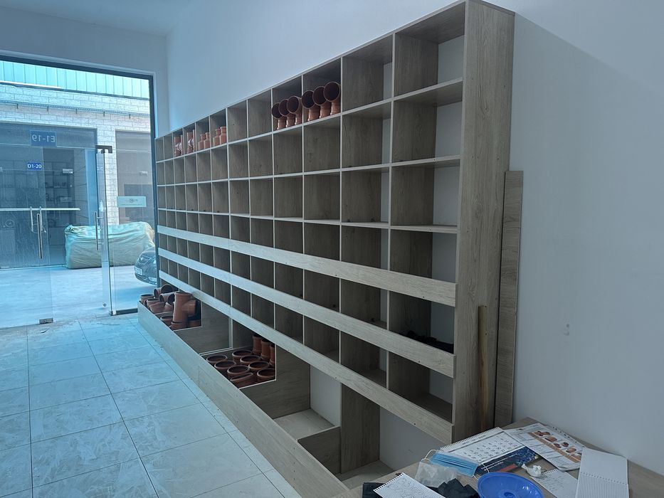 витрина для магазина сантехники