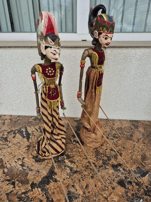 Vând 2 papusi statuiete lemn,scluptate,pictate manual ,Made Indonezia