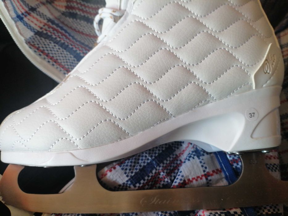 Продам коньки Vita новые 4 пары