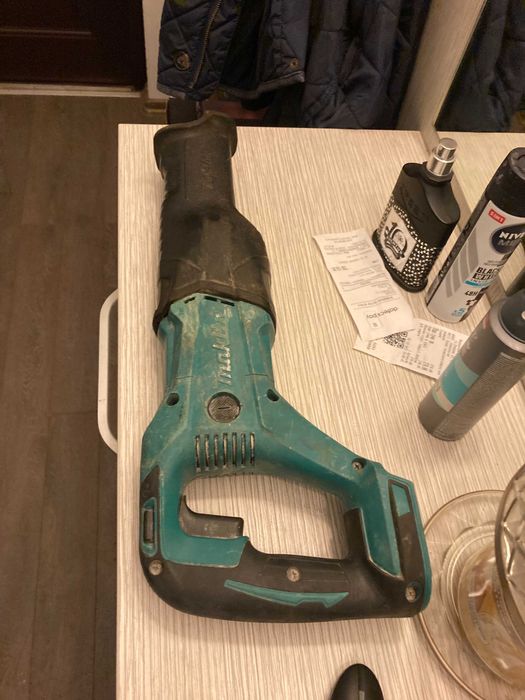 Саблен трион Makita DJR186